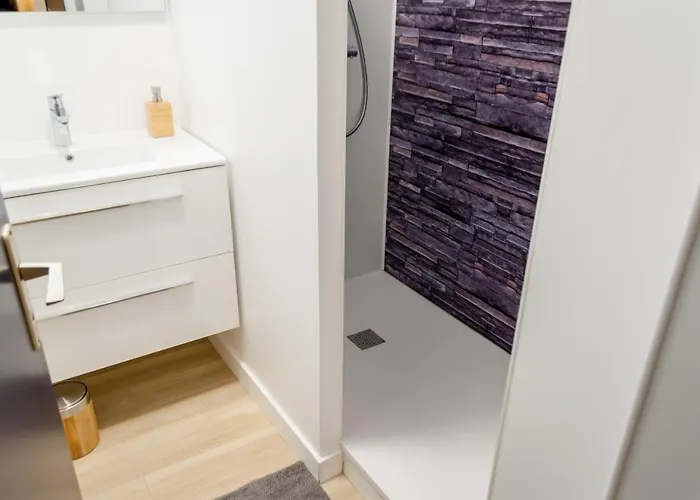 8 Min De La Plage, 2 De La Gare, 15 De St-nazaire * La Baule